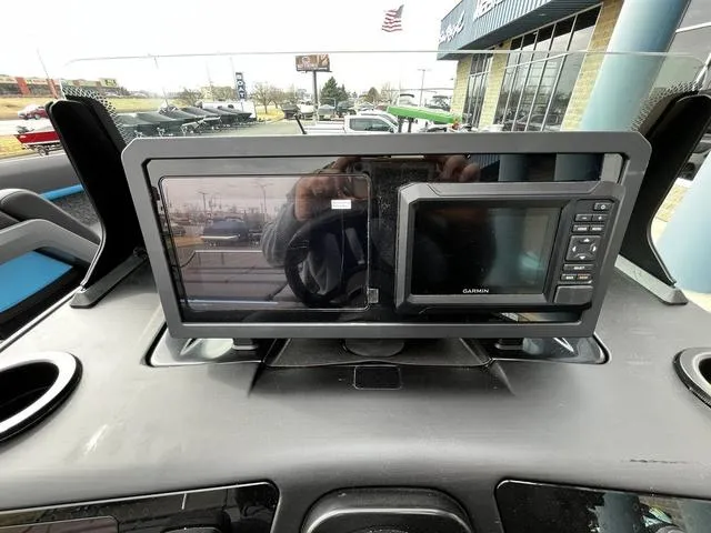 Slide: The Image of Bennington 24 MSB Arch Swingback Tri-Toon Pontoon 2025 - 22