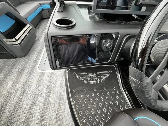 Slide: The Image of Bennington 24 MSB Arch Swingback Tri-Toon Pontoon 2025 - 23