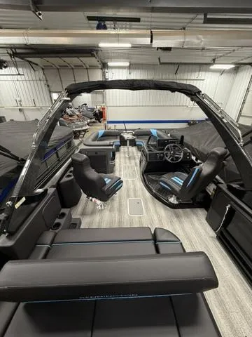 Slide: The Image of Bennington 24 MSB Arch Swingback Tri-Toon Pontoon 2025 - 29