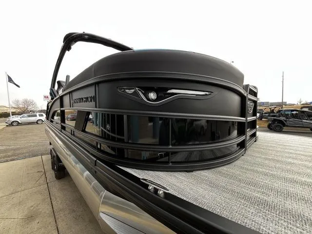 Slide: The Image of Bennington 24 MSB Arch Swingback Tri-Toon Pontoon 2025 - 3