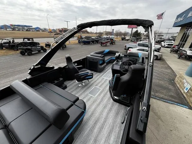 Slide: The Image of Bennington 24 MSB Arch Swingback Tri-Toon Pontoon 2025 - 30