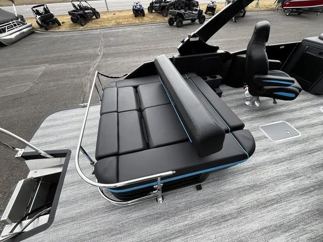 Slide: The Image of Bennington 24 MSB Arch Swingback Tri-Toon Pontoon 2025 - 31