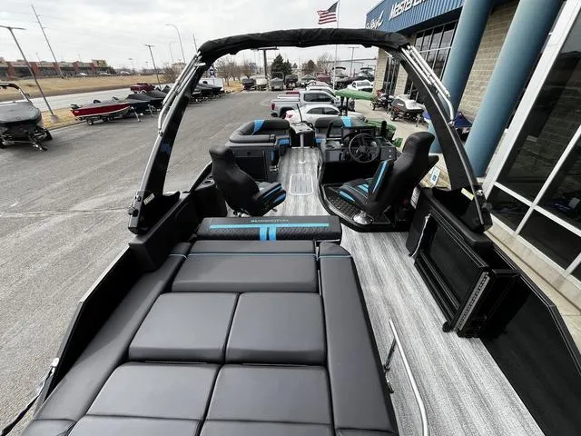 Slide: The Image of Bennington 24 MSB Arch Swingback Tri-Toon Pontoon 2025 - 33