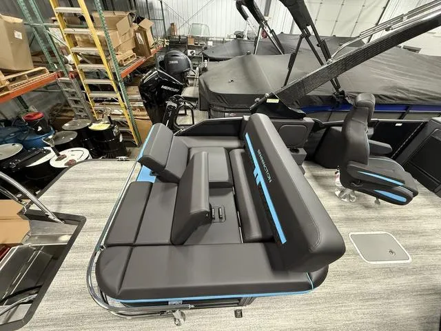 Slide: The Image of Bennington 24 MSB Arch Swingback Tri-Toon Pontoon 2025 - 34