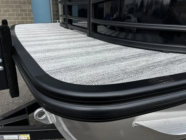 Slide: The Image of Bennington 24 MSB Arch Swingback Tri-Toon Pontoon 2025 - 6