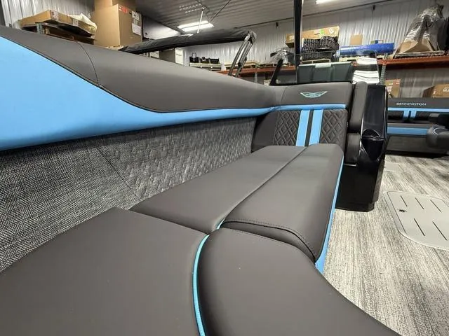 Slide: The Image of Bennington 24 MSB Arch Swingback Tri-Toon Pontoon 2025 - 9