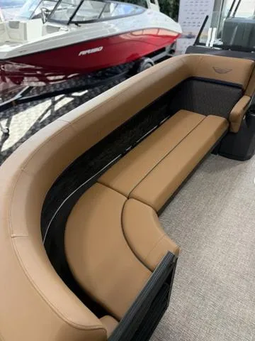 Slide: The Image of Bennington 24MFB Luxe Tri-Toon Pontoon 2025 - 10