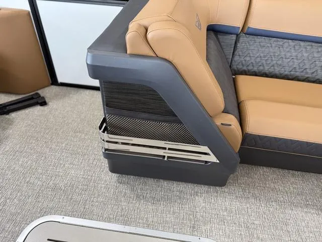 Slide: The Image of Bennington 24MFB Luxe Tri-Toon Pontoon 2025 - 12