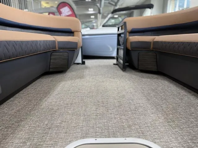 Slide: The Image of Bennington 24MFB Luxe Tri-Toon Pontoon 2025 - 20