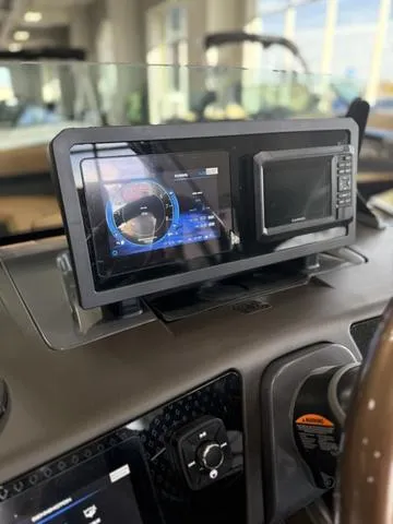 Slide: The Image of Bennington 24MFB Luxe Tri-Toon Pontoon 2025 - 24