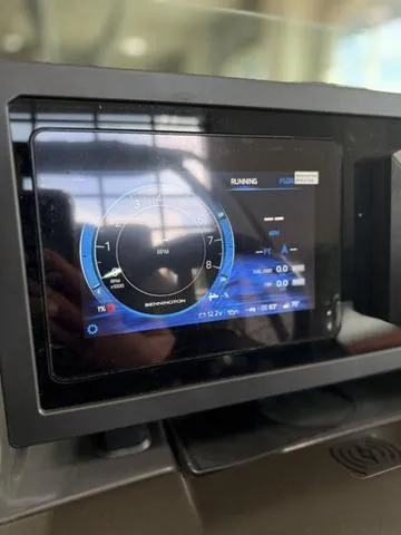 Slide: The Image of Bennington 24MFB Luxe Tri-Toon Pontoon 2025 - 29