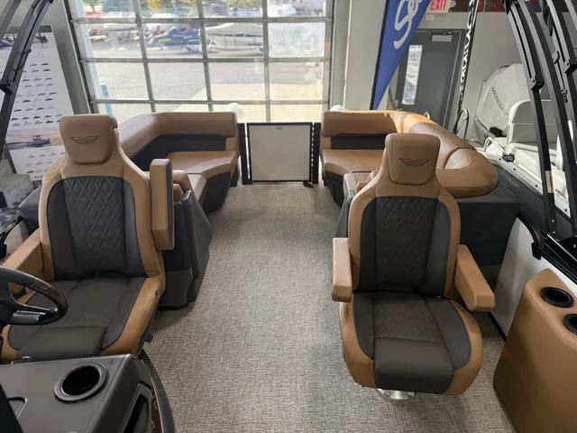 Slide: The Image of Bennington 24MFB Luxe Tri-Toon Pontoon 2025 - 30