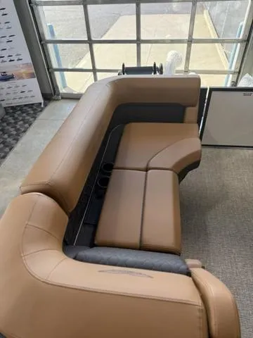 Slide: The Image of Bennington 24MFB Luxe Tri-Toon Pontoon 2025 - 31