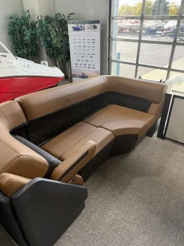 Slide: The Image of Bennington 24MFB Luxe Tri-Toon Pontoon 2025 - 32