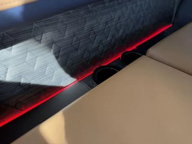 Slide: The Image of Bennington 24MFB Luxe Tri-Toon Pontoon 2025 - 35