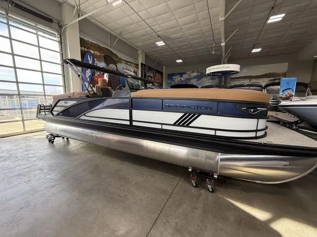 Slide: The Image of Bennington 24MFB Luxe Tri-Toon Pontoon 2025 - 37