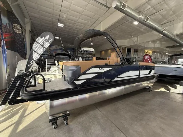Slide: The Image of Bennington 24MFB Luxe Tri-Toon Pontoon 2025 - 38