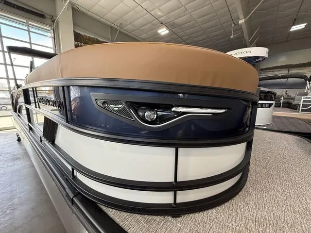 Slide: The Image of Bennington 24MFB Luxe Tri-Toon Pontoon 2025 - 4