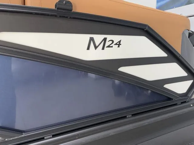 Slide: The Image of Bennington 24MFB Luxe Tri-Toon Pontoon 2025 - 42