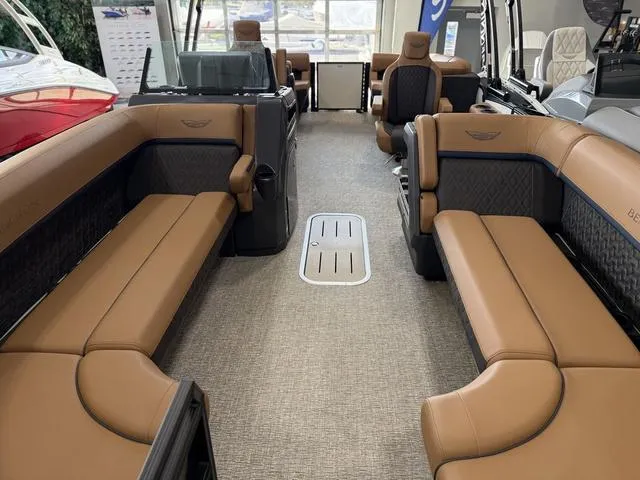 Slide: The Image of Bennington 24MFB Luxe Tri-Toon Pontoon 2025 - 7