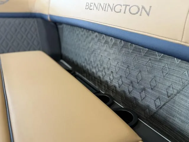 Slide: The Image of Bennington 24MFB Luxe Tri-Toon Pontoon 2025 - 9