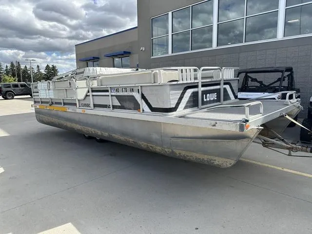 Slide: The Image of Lowe 22 Classic 1987 - 3