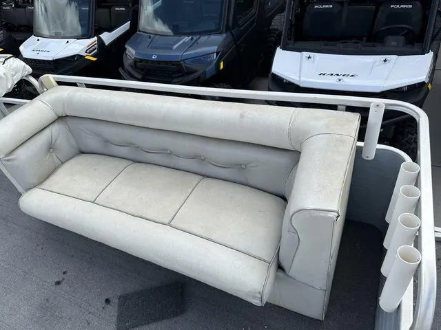 Slide: The Image of Lowe 22 Classic 1987 - 4