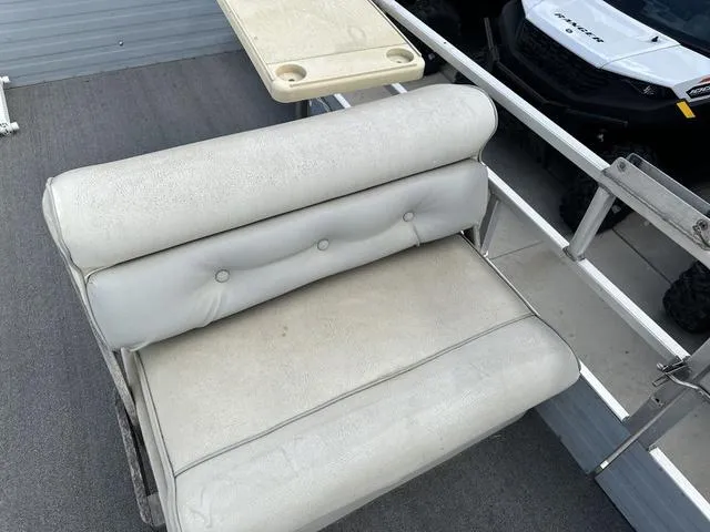 Slide: The Image of Lowe 22 Classic 1987 - 6