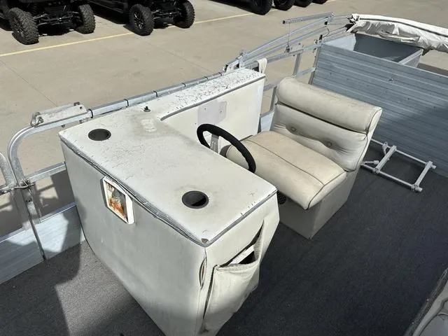 Slide: The Image of Lowe 22 Classic 1987 - 7