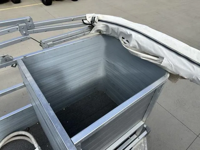 Slide: The Image of Lowe 22 Classic 1987 - 9