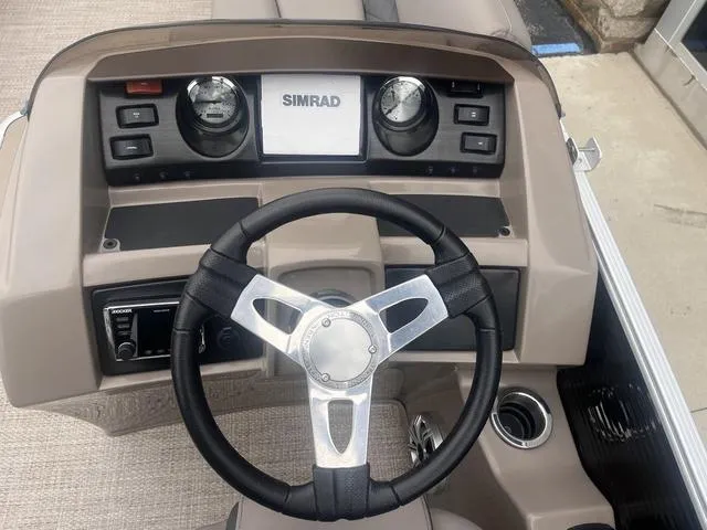 Slide: The Image of Steering console of 2019 Bennington 23 SSBXP boat with Simrad display and gauges. - 23