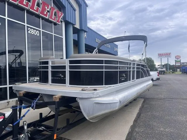 Slide: The Image of 2019 Bennington 23 SSBXP pontoon boat on trailer outside dealership. - 5