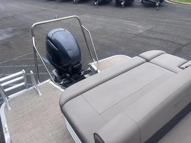 Slide: The Image of 2019 Bennington 23 SSBXP pontoon boat with Yamaha outboard motor, featuring spacious seating. - 7