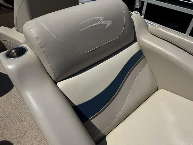 Slide: The Image of Luxurious seating on a 2010 Bennington 2250RCW Pontoon with cup holder and stylish design. - 15