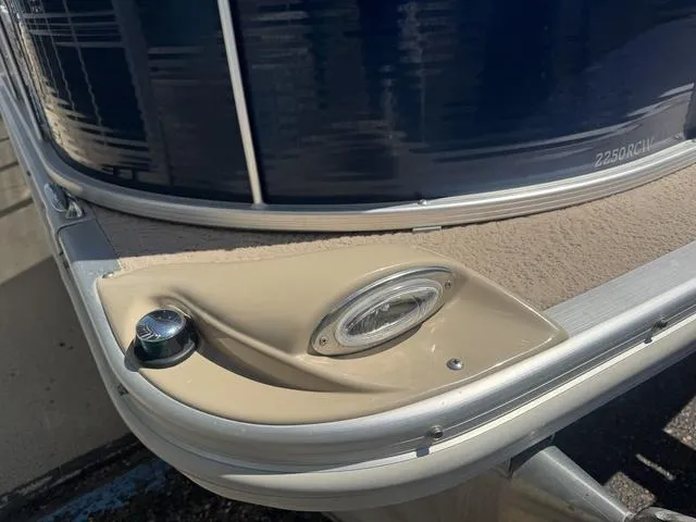 Slide: The Image of 2010 Bennington 2250RCW Pontoon boat detail with light and control knob. - 6