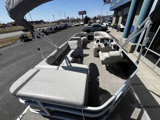 Slide: The Image of Bennington 22 SLX 2016 - 11