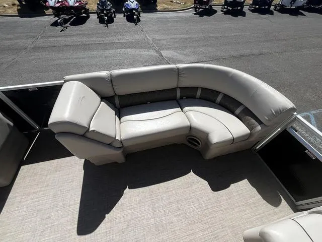 Slide: The Image of Bennington 22 SLX 2016 - 14