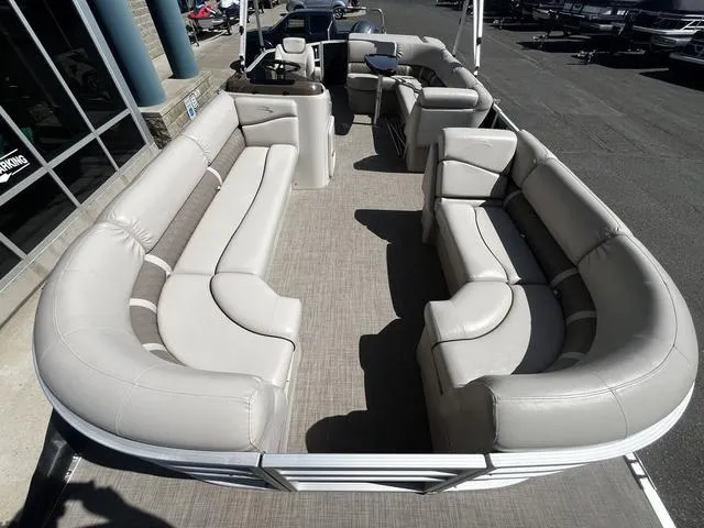 Slide: The Image of Bennington 22 SLX 2016 - 15