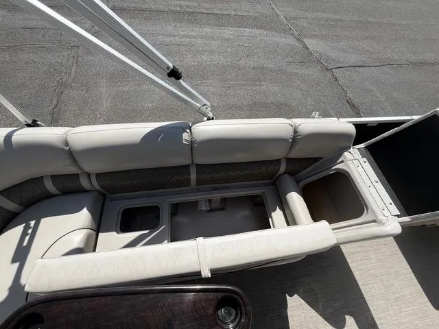 Slide: The Image of Bennington 22 SLX 2016 - 20