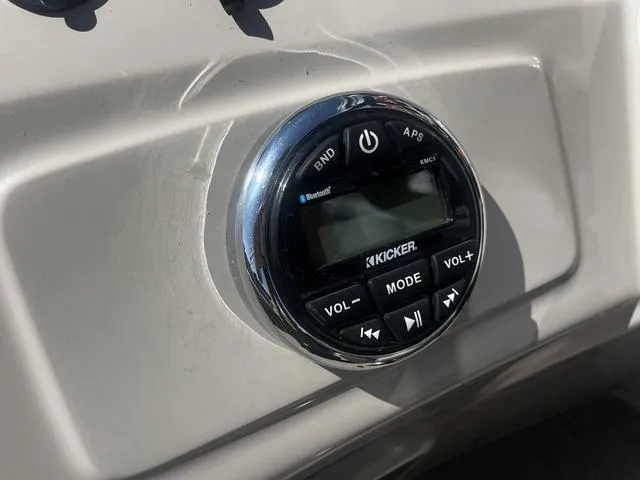 Slide: The Image of Bennington 22 SLX 2016 - 22