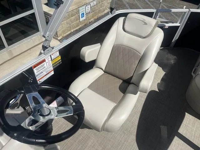 Slide: The Image of Bennington 22 SLX 2016 - 24