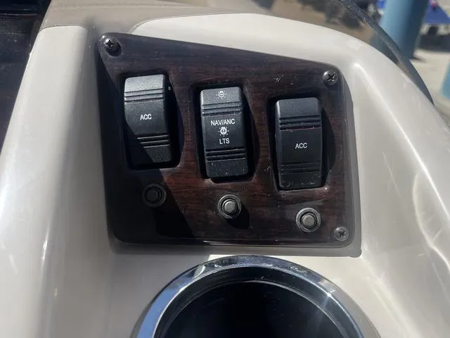 Slide: The Image of Bennington 22 SLX 2016 - 28