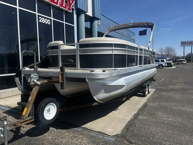 Slide: The Image of Bennington 22 SLX 2016 - 3