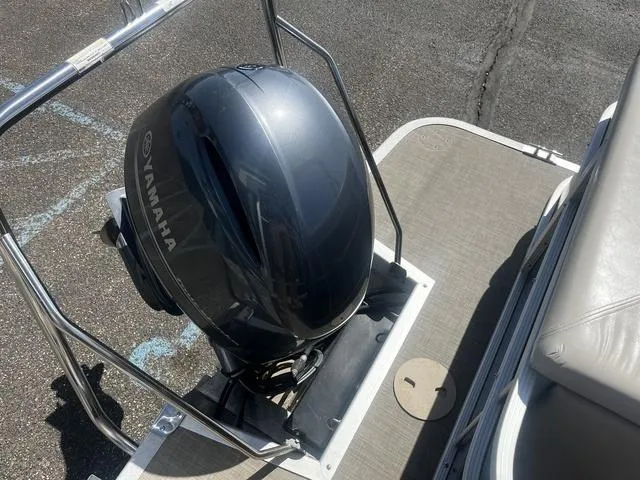 Slide: The Image of Bennington 22 SLX 2016 - 31