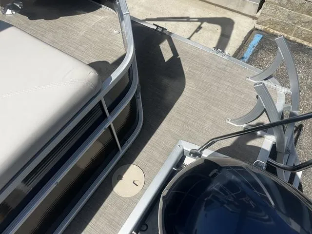 Slide: The Image of Bennington 22 SLX 2016 - 32