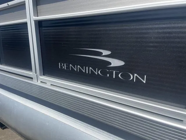 Slide: The Image of Bennington 22 SLX 2016 - 6