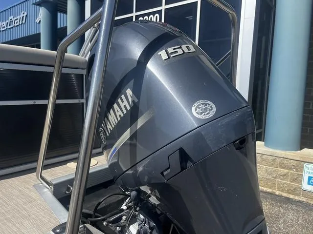 Slide: The Image of Bennington 22 SLX 2016 - 8