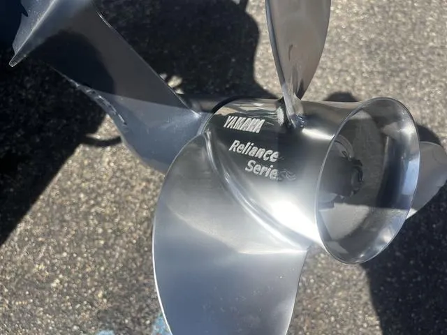 Slide: The Image of Bennington 22 SLX 2016 - 9