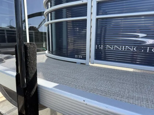 Slide: The Image of 2019 Bennington 21 SSX pontoon boat, side view with logo and textured flooring. - 4