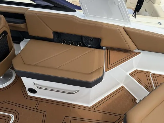 Slide: The Image of Cobalt R6 Surf 2025 - 12